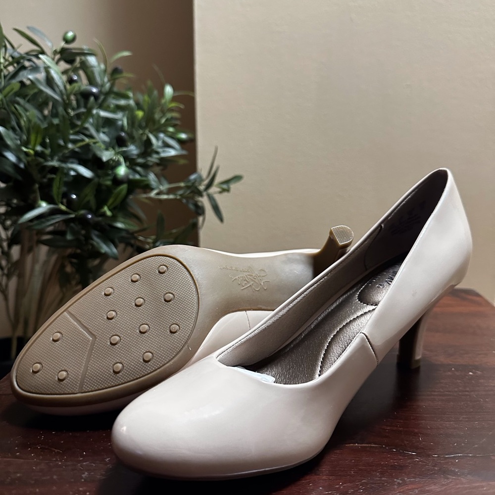 Never worn cream heels in faux leather material